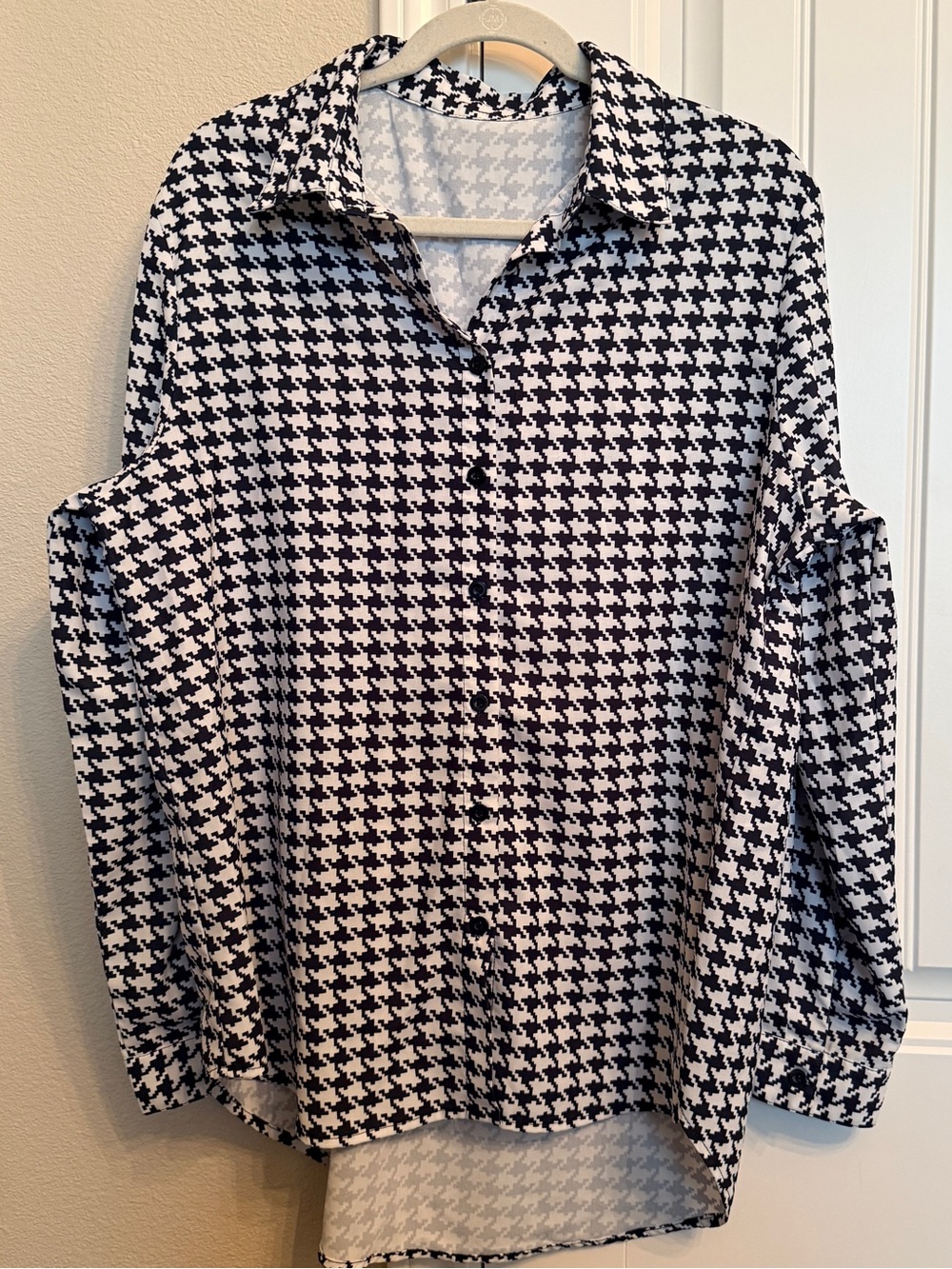 Amazon Black and White Houndstooth Button-Up Blouse Size XL